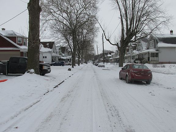 Exterior Neighborhood (street photo)