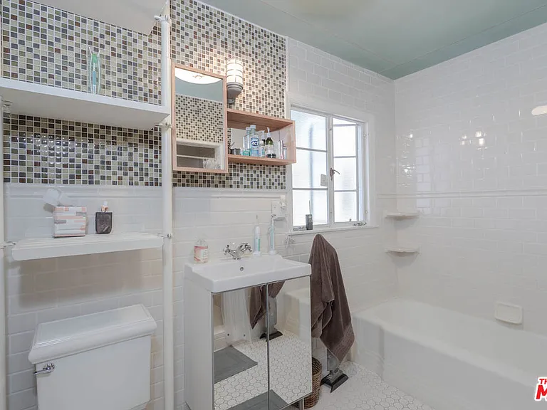 10959 Strathmore Dr — Photo 27