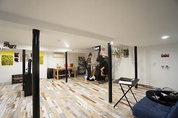 Rented by Rennit Inc. | media 23