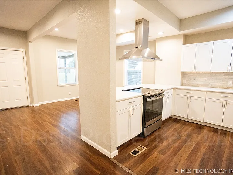 821 S Quaker Ave — Photo 27
