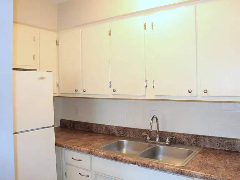 White Bluff Apartments — Photo 31