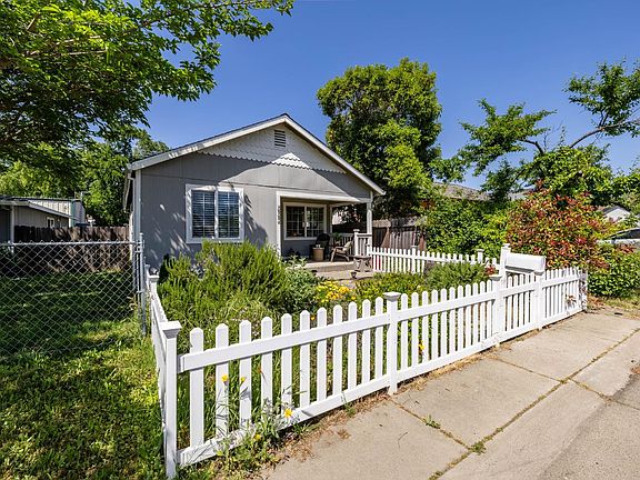 5th image of 222 D St