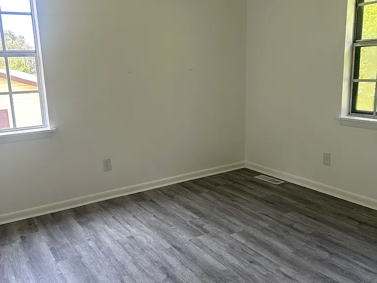 104 Leigh Ann Cir — Photo 8