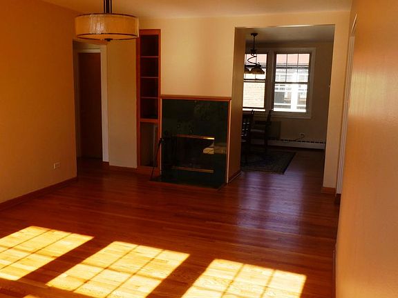 4th image of 2432 W Farragut Ave APT 3B