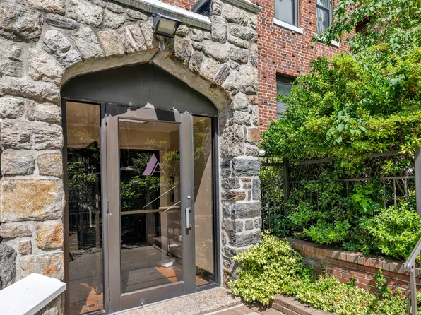 160-15 Powells Cove Boulevard image 8 of 11