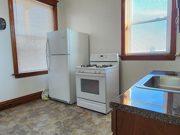 3rd image of 2915 W Walton St #3