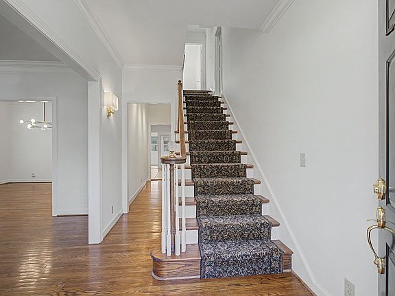 4th image of 620 Estes Rd