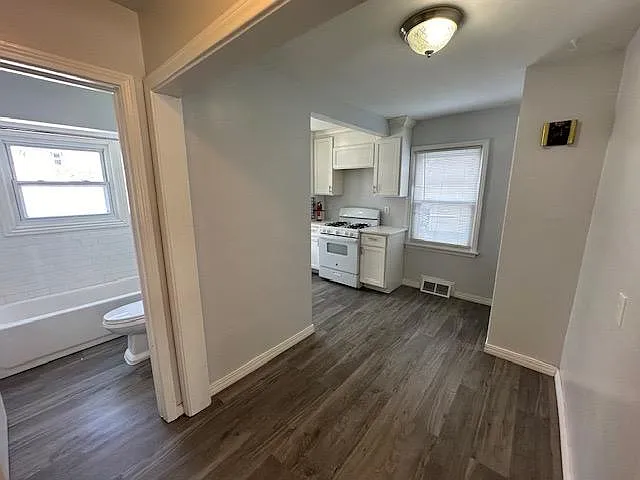 3 bed, 1080 sqft, $1,500 — Photo 3