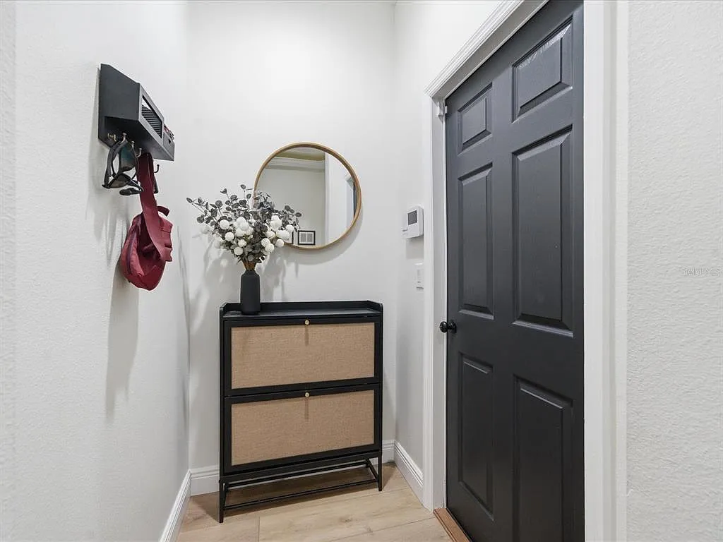 4 bed, 3.0 bath, 2400 sqft, $3,800 — Photo 4