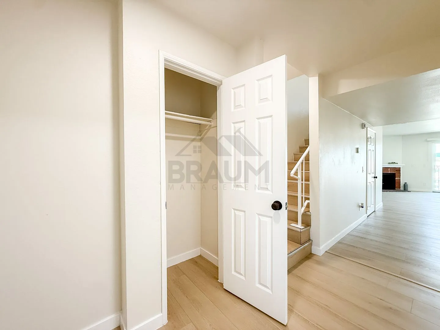 11839 Burbank — Photo 3