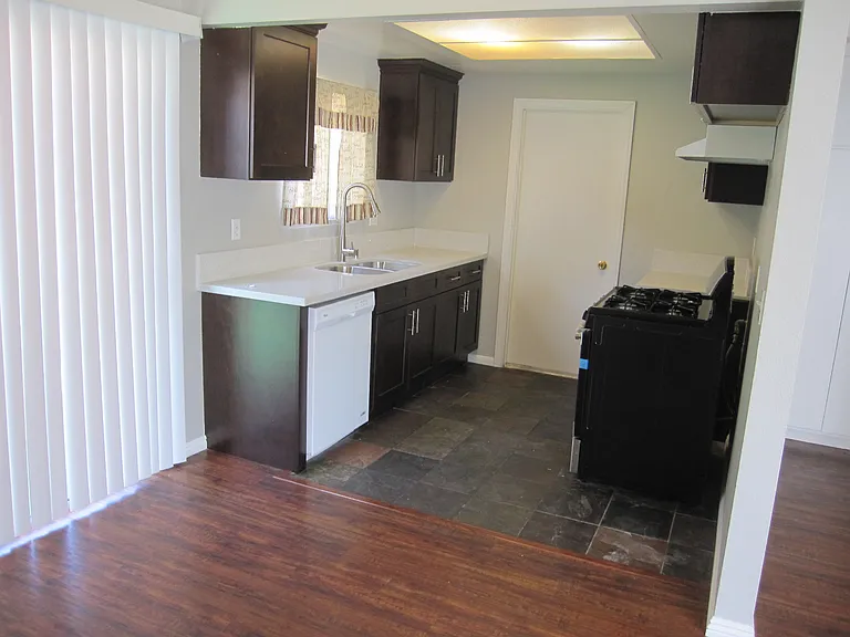 1561 E Fairfield Ct #3 — Photo 9