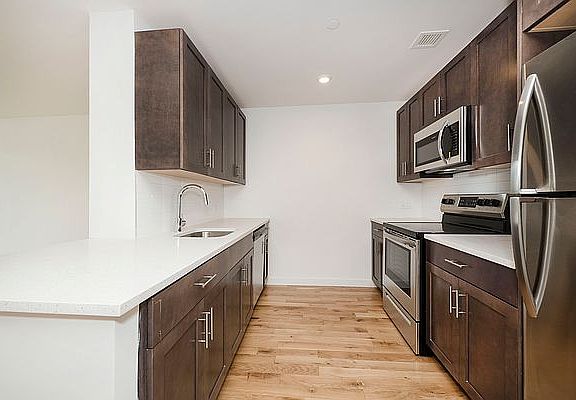 3rd image of 14736 94th Ave APT 5N