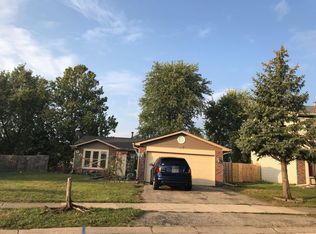 1145 Norwood Ln, Aurora, IL 60504
