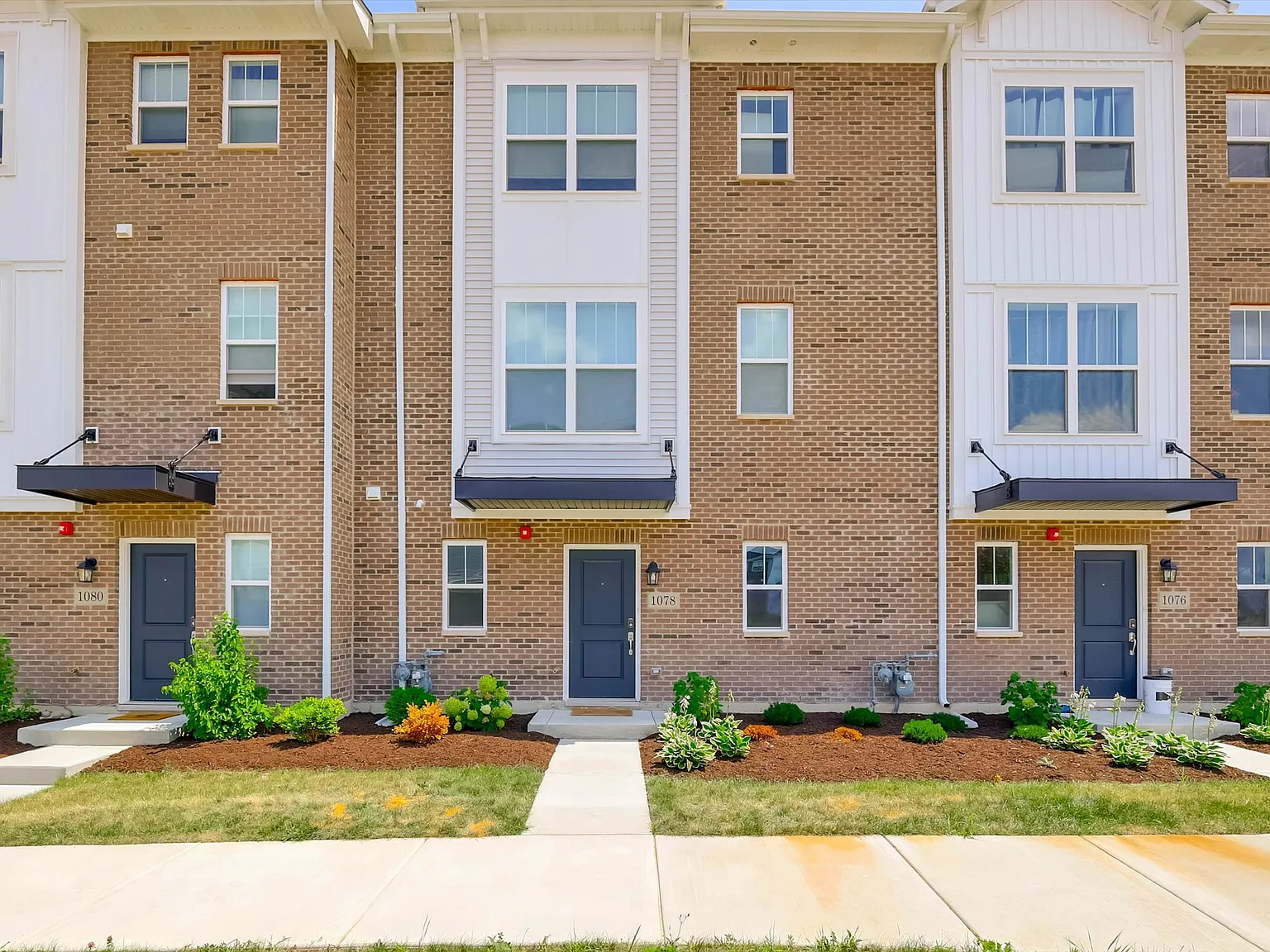 3 bed, 2.5 bath, 1792 sqft, $3,400 — Photo 1