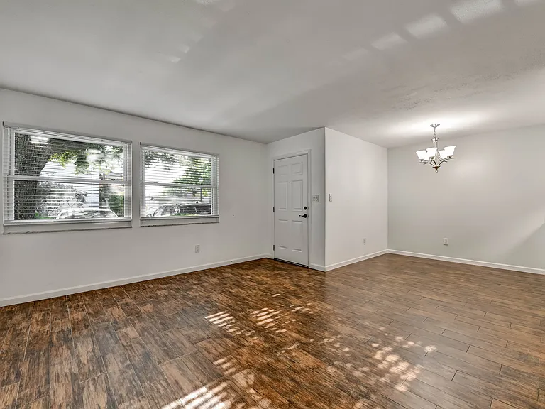 3109 W Horatio St #16 — Photo 2