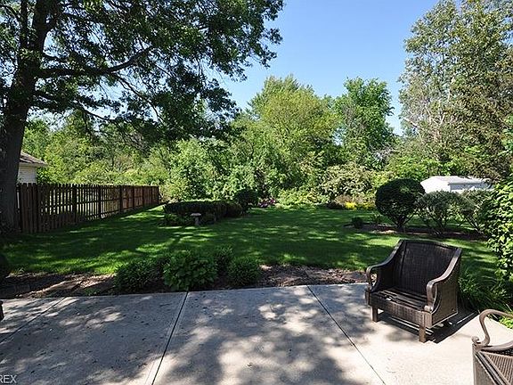 3rd image of 29622 Josephine Dr