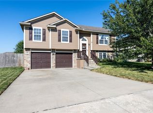 608 Fall Creek Dr, Belton, MO 64012