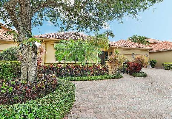 Home For Sale In Boca Grove