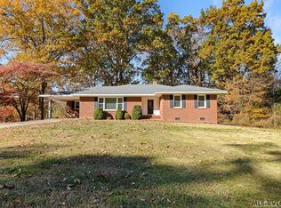 215 Maplewood Ln, Lawrenceville, VA 23868
