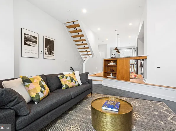 239 Krams Ave, Philadelphia, PA 19128