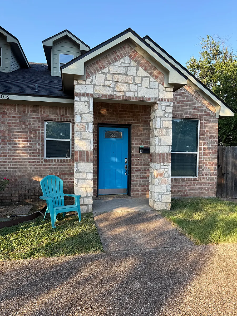 Building Photo - 2018 S 8th St #1