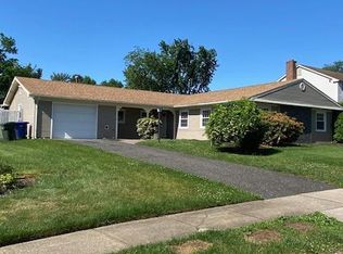 93 Tallwood Ln, Willingboro, NJ 08046