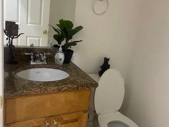 8425 Burnet Ave #8425, North Hills, CA 91343