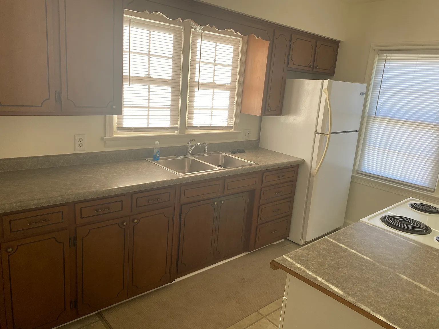 2 bed, 858 sqft, $1,400 — Photo 2