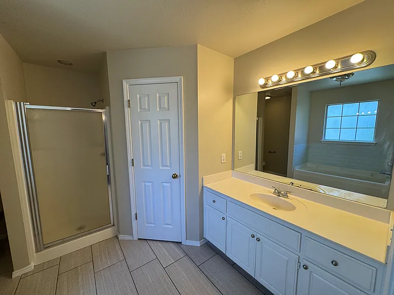 223 N Valley Dr — Photo 31