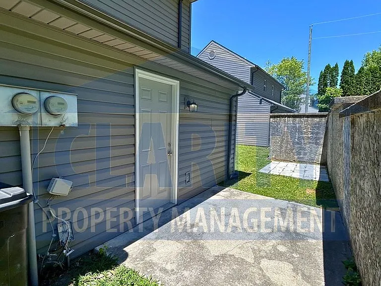 1922 Ohio Ave NW — Photo 2