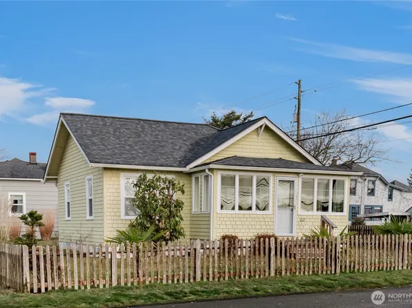 212 2nd Street NE, Long Beach, WA 98631