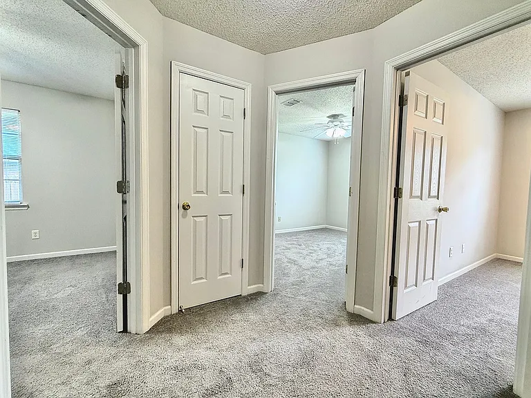 1130 Montclair Dr — Photo 30
