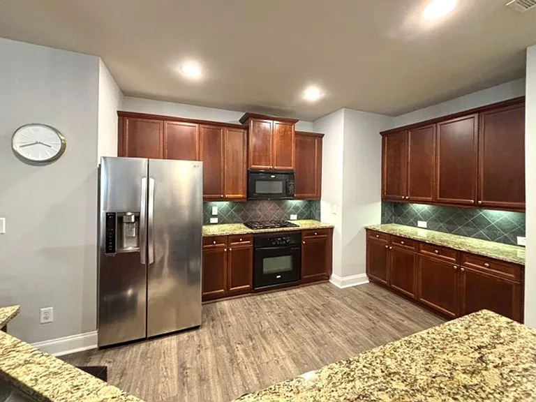 2408 Strand Ave — Photo 9
