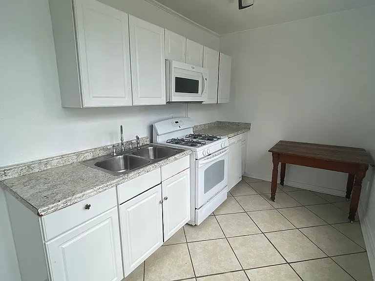 1737 Napoleon Ave #B — Photo 3