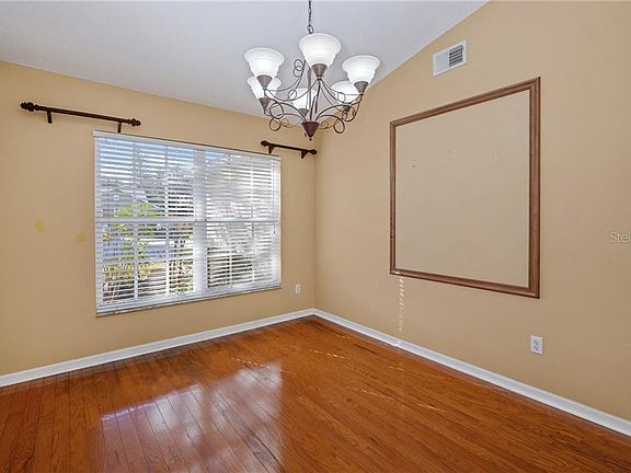 5th image of 4019 King Edward Dr