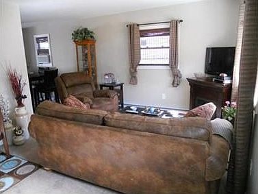 3rd image of 33 Merrill Rd