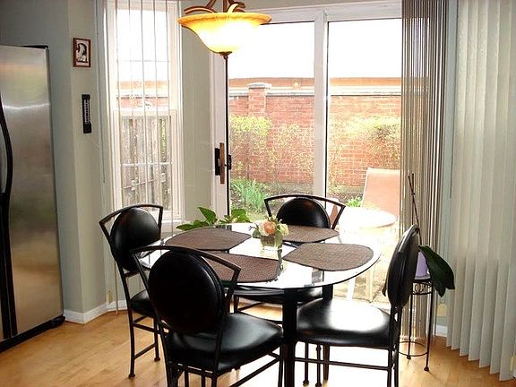 5th image of 391 Town Place Cir
