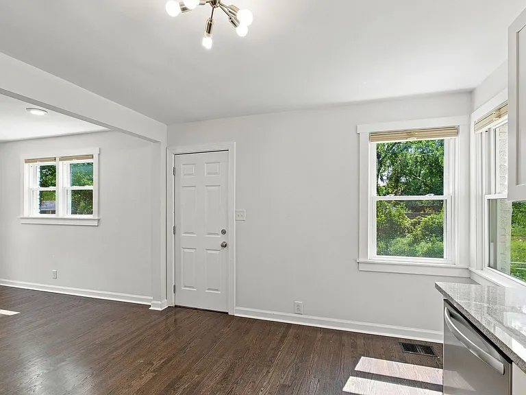 800 Oak St — Photo 11