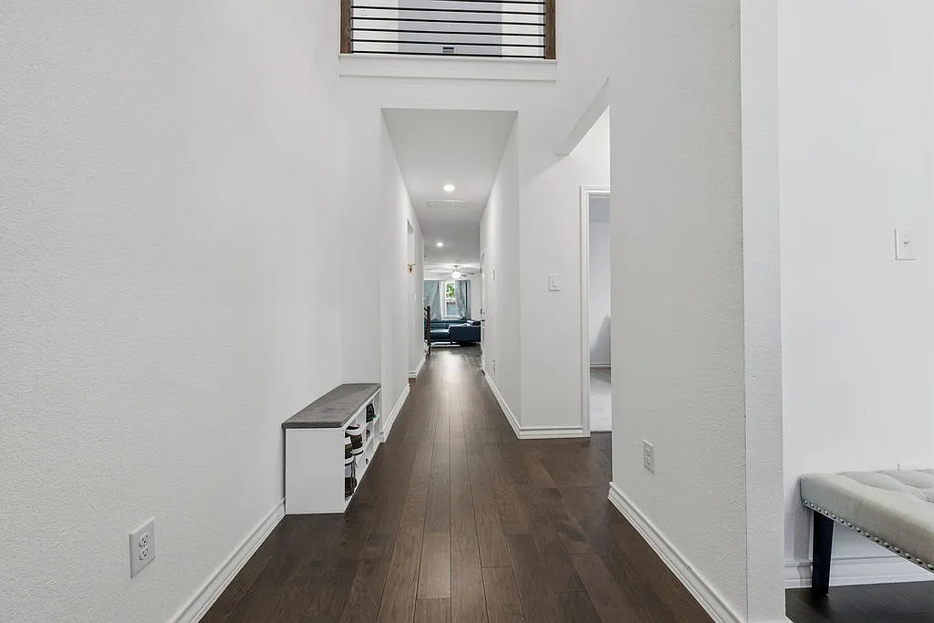 5 bed, 2950 sqft, $2,695 — Photo 3