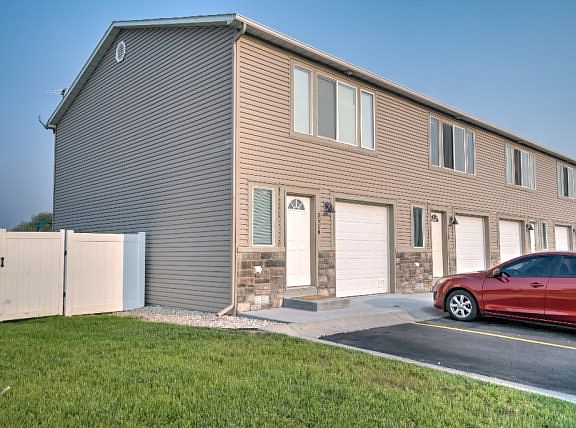 2nd image of 3520 E Greenfield Dr