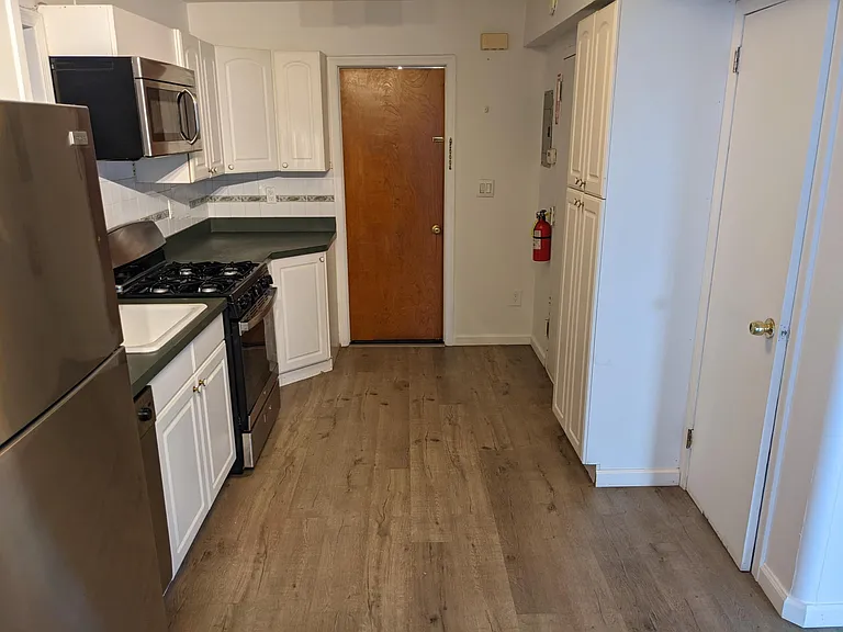 75 Webster Ave #1 — Photo 33