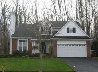 4450 Commerce Woods Dr, Commerce Township, MI 48382