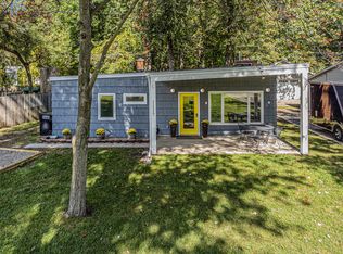 11117 Algonquin Dr, Pinckney, MI 48169