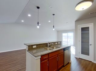 2002 American Eagle Dr UNIT 11, Slinger, WI 53086