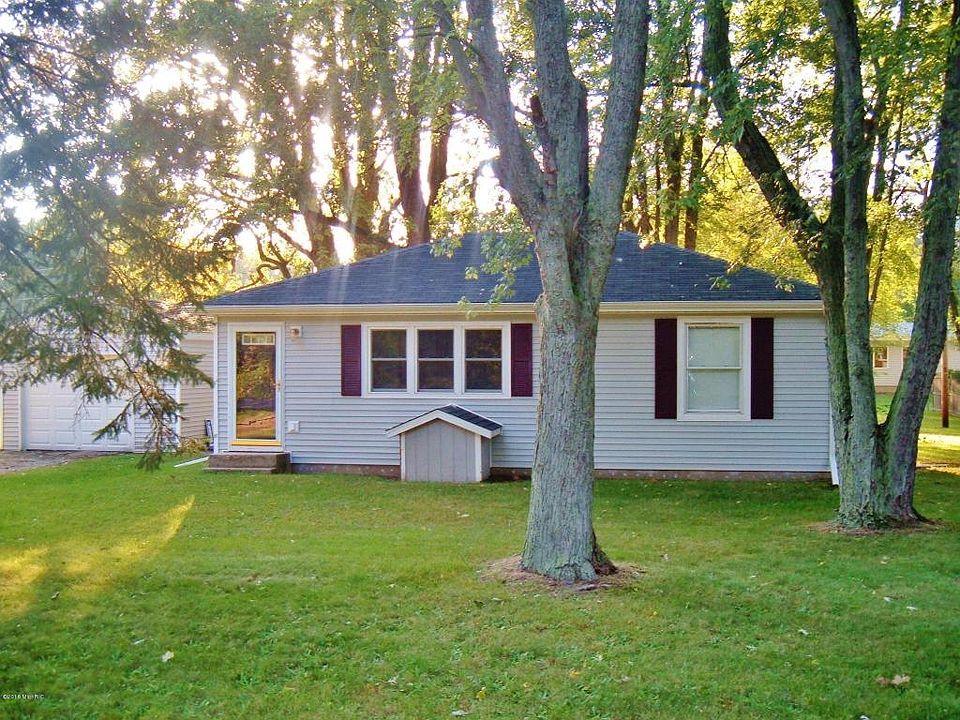 1st image of 1674 Dewey Ave