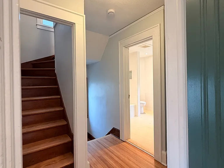 160 Clairmont Ter — Photo 13