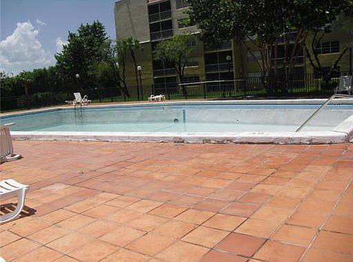 3rd image of 6930 Miami Gardens Dr #1112