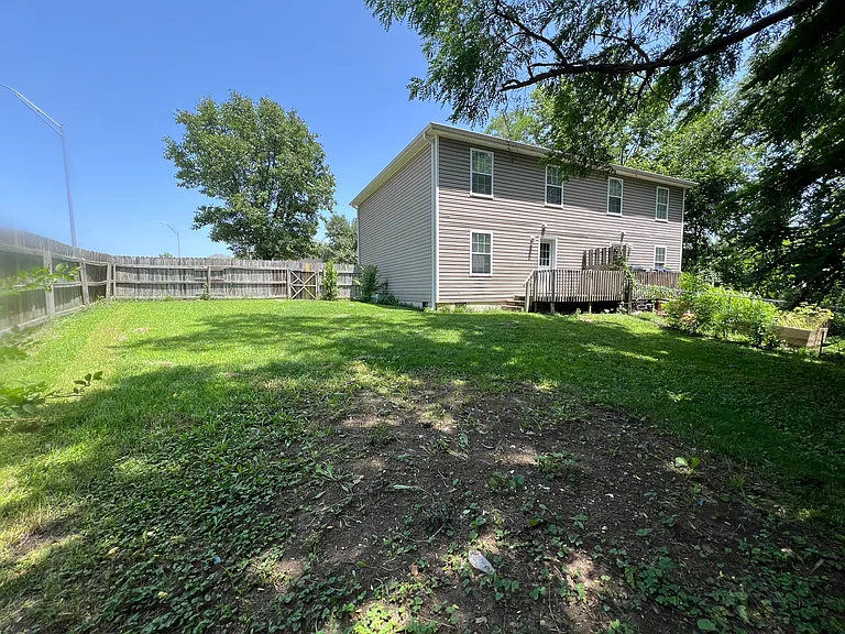 102 Albany Dr — Photo 15