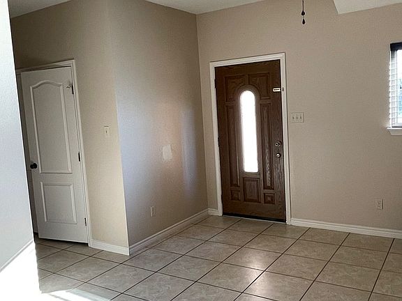 5th image of 2087 Fox Borough Dr