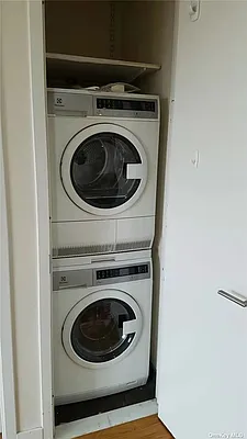 Sold by Chase Global Realty Corp | media 18